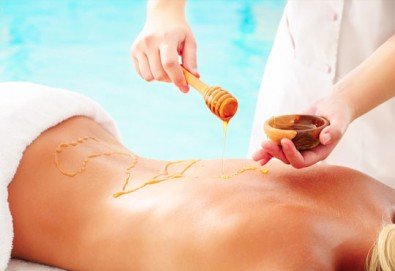 Лечебен детоксикиращ Gold Honey масаж с мед и дълбокотъканен масаж на гръб с олио Bio Gold в Wellness Center Ganesha!