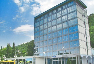 Новогодишни празници в Охрид, Македония! 3 нощувки със закуски и празнични вечери, водач и транспорт от Имтур!