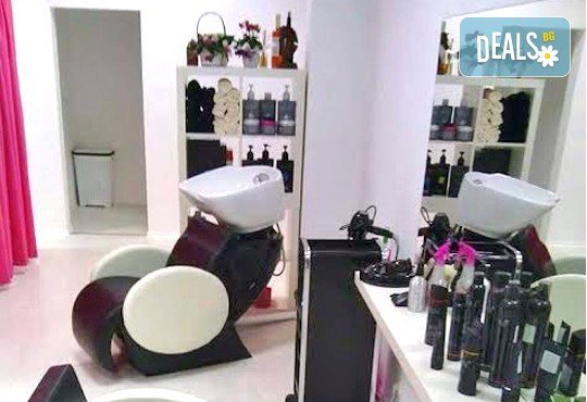 Класически или френски маникюр с гел лак Bluesky, авторски декорации с камъни, пигменти и много други, масаж с етерични масла и сваляне на стар гел лак! - Снимка 7