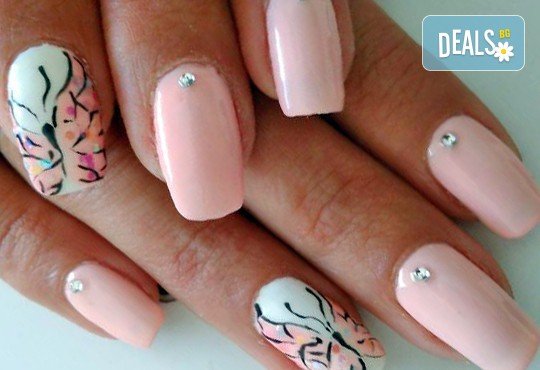 Класически или френски маникюр с гел лак Bluesky, авторски декорации с камъни, пигменти и много други, масаж с етерични масла и сваляне на стар гел лак! - Снимка 1