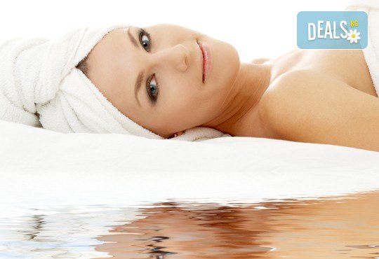 Мечатете за млада и здрава кожа? Имайте я с козметичен, хидратиращ или анти ейдж масаж на лице, шия и деколте с козметика на Dermacode в Ивелина студио! - Снимка 1