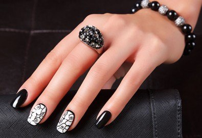 Бъдете неповторима с маникюр с гел лак Cuccio, две декорации и подарък безплатно сваляне на стар гел лак в студио La Coupe!