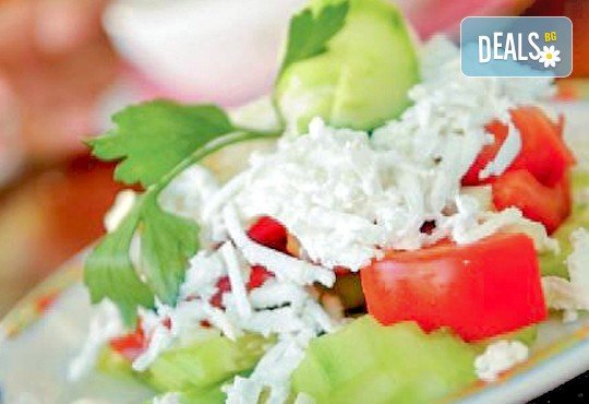 Неустоимо вкусно предложение! Вземете основно ястие и салата по избор в ресторант MFusion, Варна! - Снимка 4