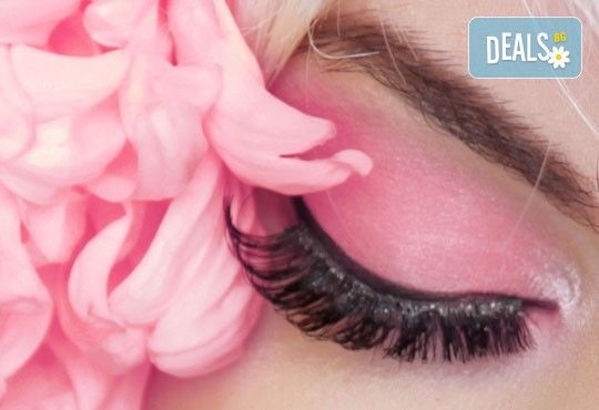 Удължаване и сгъстяване на мигли чрез метода 3D или 5D - руски обем от салон Flowers 2 в Хаджи Димитър - Снимка 1
