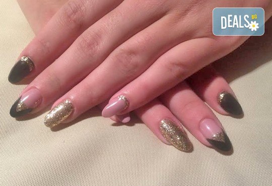 Маникюр с гел лак, френски маникюр или маникюр с ефект котешко око и пигменти с огледален ефект и премахване на стар гел-лак в Gold Fitness and Lounge - Снимка 7