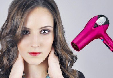 Нова прическа! Подхранваща терапия Selective professional, масажно измиване и прическа прав или начупен сешоар в Салон Blush Beauty!