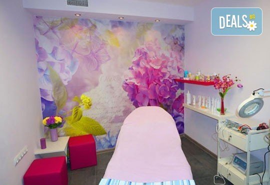 Очаровайте със стил! Вземете дълготраен класически или френски маникюр с гел лак CUCCIO и 4 декорации, салон Мелани! - Снимка 2