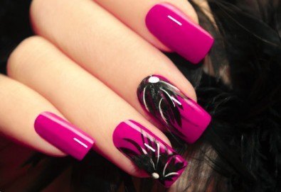 Маникюр с гел лак и две декорации! Богат каталог цветове на LCN, Gelish, Clarissa в Салон за красота Blush Beauty до Mall of Sofia