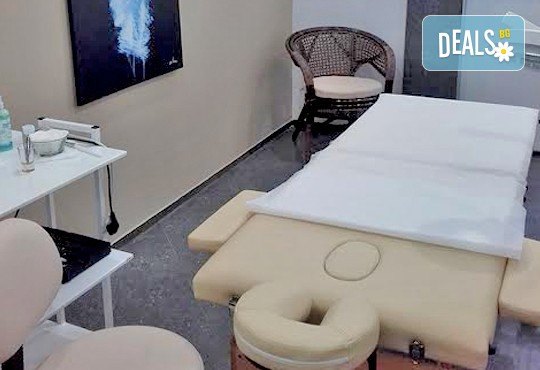 Тонизирайте кожата на лицето си! Масаж на лице, деколте и шия плюс маска във VALERIE BEAUTY STUDIO - Снимка 5