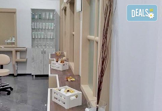 Инструментално почистване на лице с професионална козметика плюс бонус термомаска с екстракт от охлюви във VALERIE BEAUTY STUDIO - Снимка 6
