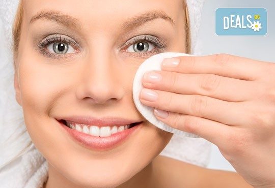 Инструментално почистване на лице с професионална козметика плюс бонус термомаска с екстракт от охлюви във VALERIE BEAUTY STUDIO - Снимка 1