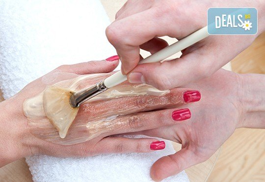 Погрижете се за Вашата кожа с парафинова терапия за лице и ръце в 7 стъпки в козметичен център DR.LAURANNE! - Снимка 1