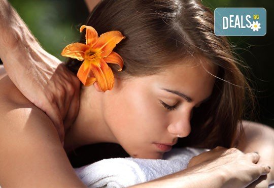 Насладете се на 60-минутен екзотичен балийски масаж с шест различни масажни техники в Студио Denny Divine! - Снимка 2