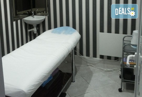 Два или три цвята кичури с професионална боя Милк Шейк, сметана за коса, матиране, прав, начупен сешоар или прическа с шиш или преса в студио Beauty! - Снимка 4