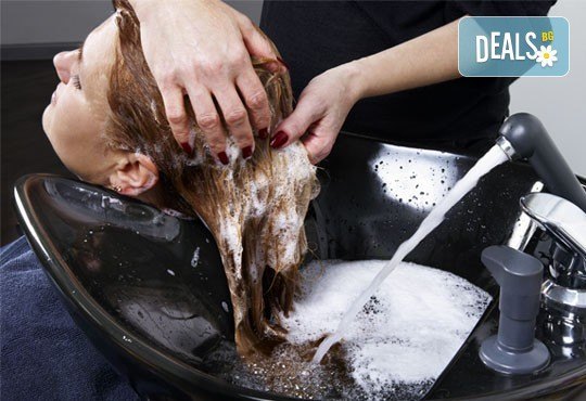 Масажно измиване, терапия според типа коса, изсушаване,оформяне на прическа със сешоар, обем в корена и плитка в Studio V! - Снимка 2