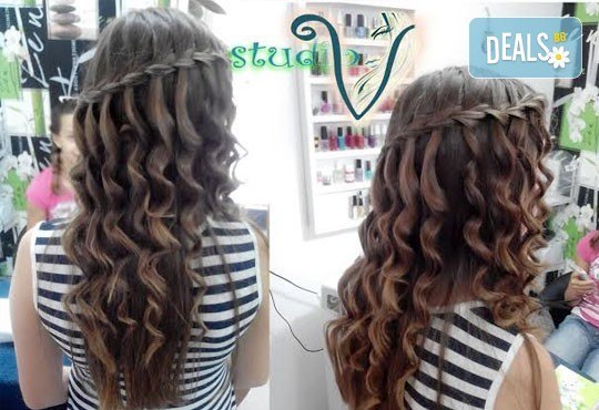Масажно измиване, терапия според типа коса, изсушаване,оформяне на прическа със сешоар, обем в корена и плитка в Studio V! - Снимка 5