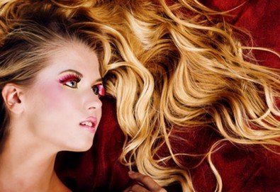 Кичури с термофолио или балеаж с оформяне на прическа със сешоар и плитка в Studio V, Пловдив!