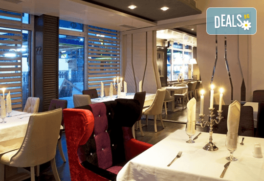 Празнувайте в ресторант Azzurro Вашето фирмено, Коледно или Новогодишно парти! Куверт за един човек с 3-степенно меню и 1/2 бутилка вино! - Снимка 2