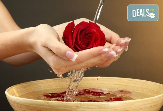 Изящен маникюр с гел лак, педикюр с гел лак или ноктопластика с гел върху естествен нокът плюс масаж от студио за красота Denny Divine - Снимка 1