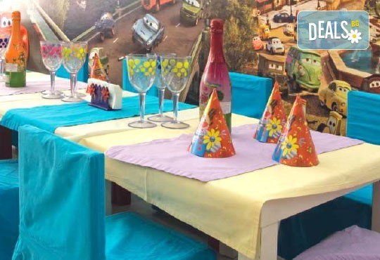 Детско Коледно парти за вас и Вашите деца, 2 часа - аниматор, Дядо Коледа и Снежанка, меню и торта за децата, в клуб Мелиса! - Снимка 7