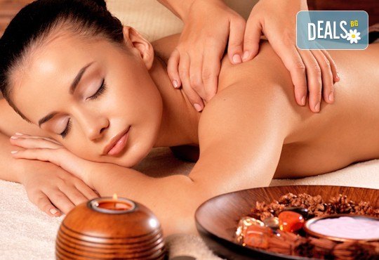Болкоуспокояващ масаж на гръб с подбрани етерични масла от алое, иланг-иланг и макадамия в Chocolate & Beauty - Снимка 1