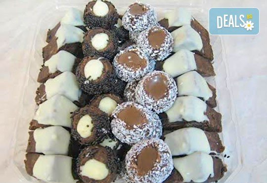 За всички празници! Един килограм шоколадови пралини (40 броя) с бял и кафяв шоколад от Сладкарница Орхидея - Снимка 1
