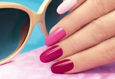 Само сега! Маникюр с гел лак или ноктопластика с гел и масаж на супер цена, от студио за красота Denny Divine