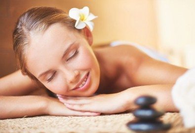 Релаксиращ масаж на гръб с топли вулканични камъни, Hot Stone терапия и етерични масла бадем или лайка в Спа център Senses Massage & Recreation!
