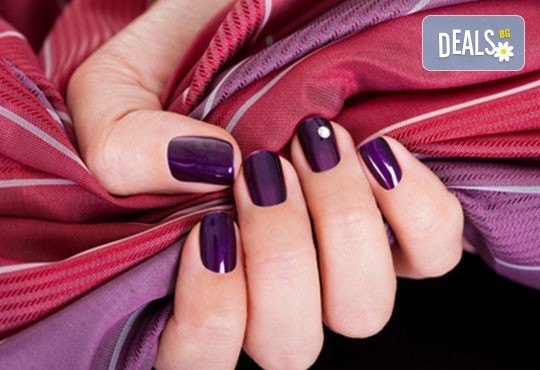 Украсете ноктите си с бляскавите цветове на гел лаковете на Bluesky и 2 декораци в салон Лаура стайл! - Снимка 2