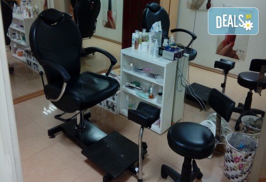 Покажете перфектните си крака! Изберете класически или SPA педикюр с обикновен лак или гел лак в салон Лаура стайл! - Снимка 9