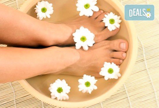 Покажете перфектните си крака! Изберете класически или SPA педикюр с обикновен лак или гел лак в салон Лаура стайл! - Снимка 2