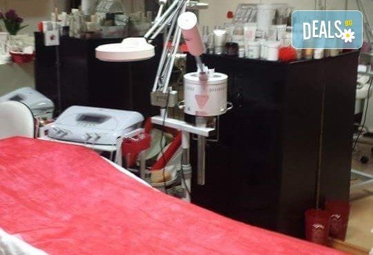 Покажете перфектните си крака! Изберете класически или SPA педикюр с обикновен лак или гел лак в салон Лаура стайл! - Снимка 6