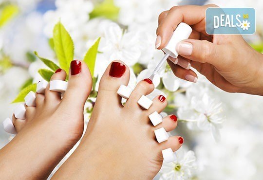 Покажете перфектните си крака! Изберете класически или SPA педикюр с обикновен лак или гел лак в салон Лаура стайл! - Снимка 1