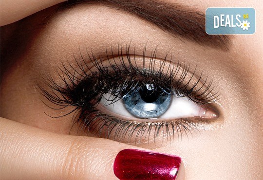 Пленявайте с поглед! Удължаване и сгъстяване на мигли със снопчета в студио за красота Лили, Варна! - Снимка 1