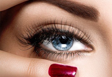 Пленявайте с поглед! Удължаване и сгъстяване на мигли със снопчета в студио за красота Лили, Варна!