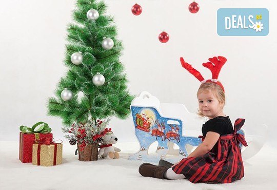 Направете незабравим подарък на себе си или любим човек! Професионална Коледна фотосесия в студио и обработка на всички заснети кадри от Chapkanov photography! - Снимка 3