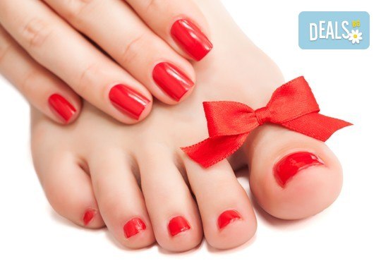 Класически маникюр и педикюр или маникюр с гел лак и педикюр в студио за красота Д&В, Студентски град! - Снимка 1