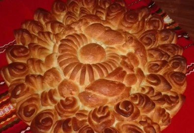 Погача за празници! Голяма обредна погача, или както нашите баби я наричат пита - обреден хляб с орнаменти от Работилница за вкусотии Рави!