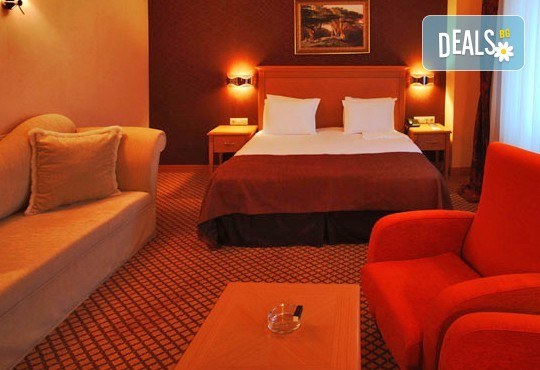 Нова година на Мраморно море, Турция! 2 нощувки, 2 закуски, 1 обикновена и 1 празнична вечеря: All Inclusive в Silver Side Hotel 5*, транспорт от Варна и Бургас - Снимка 3