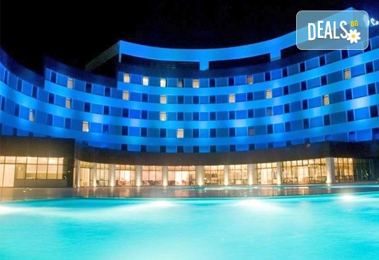 Нова година на Мраморно море, Турция! 2 нощувки, 2 закуски, 1 обикновена и 1 празнична вечеря: All Inclusive в Silver Side Hotel 5*, транспорт от Варна и Бургас - Снимка 2