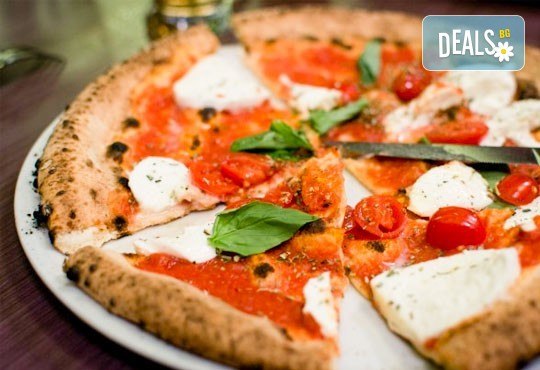 Опитайте най-вкусната пица в цяла София! Заповядайте в ресторант Felicita by Leo's и вземете изкусителна италианска пица по Ваш избор! - Снимка 1