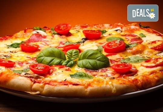 Вечеря за ДВАМА в италиански стил: ДВЕ пици (голяма и малка) от Ресторанти Златна круша - Снимка 1