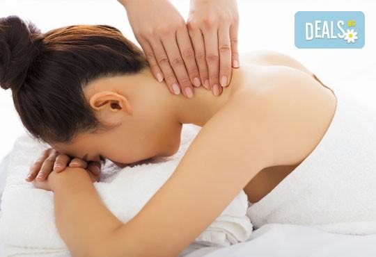 Излекувайте се от болките! Масаж-терапия за лекуване на плексит в салон за красота Luxury Wellness&Spа! - Снимка 1