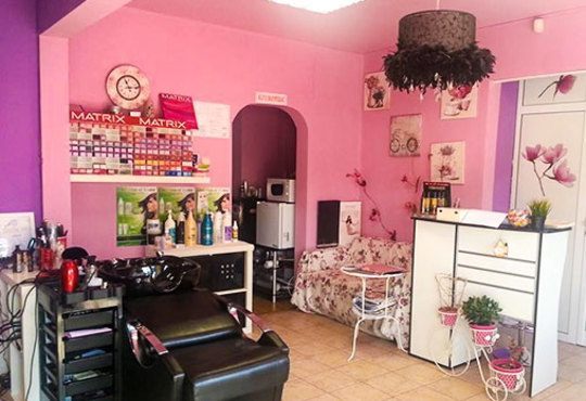 Класически маникюр с гел лак SNB/Bluesky и 2 декорации с печати или гел върху естествен нокът и маникюр с лак China Glaze в салон Flowers - Снимка 4