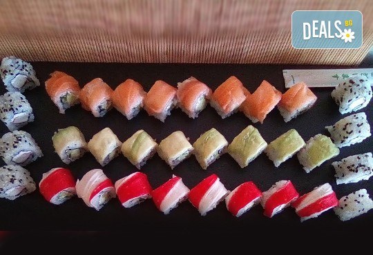 Вкусно суши на специална цена! Голям сет суши – Mioshi Sushi, 64 хапки голям сет суши от The Sushi - Снимка 3