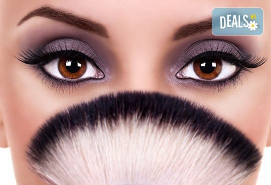 Пленявайте с поглед! Поставяне на 3D мигли в салон Nails Club до Бизнес парк Младост! - Снимка 1