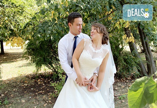 Фотозаснемане на всякакви събития до 1 час и фотосесия и/ или видеозаснемане на всякакви събития до 1 час, от Townhall Productions! - Снимка 11