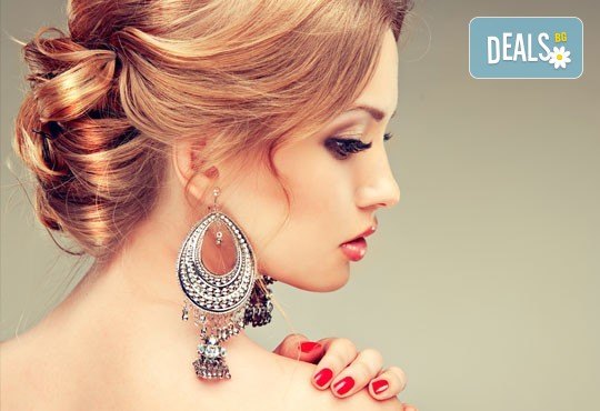 Погрижете се за цялостната си визия! Пакет услуги по избор: маникюр, прическа или грим в салон за красота Denny Divine! - Снимка 1