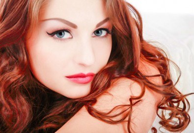 Нов цвят! Боядисване с боя на клиента, терапия с маска и оформяне на косата със сешоар в Салон за красота Belisimas!