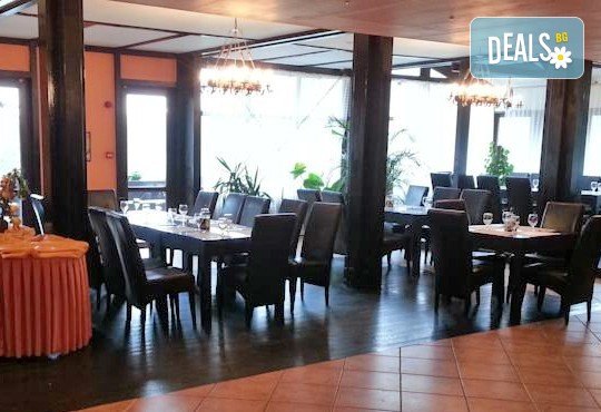 На ски почивка в Синая, в сърцето на Карпатите със Запрянов Травел! 4 нощувки със закуски в хотел Regina 3*, застраховка - Снимка 9